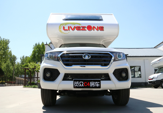 四驅、兩張超大床人床的房車，看這款