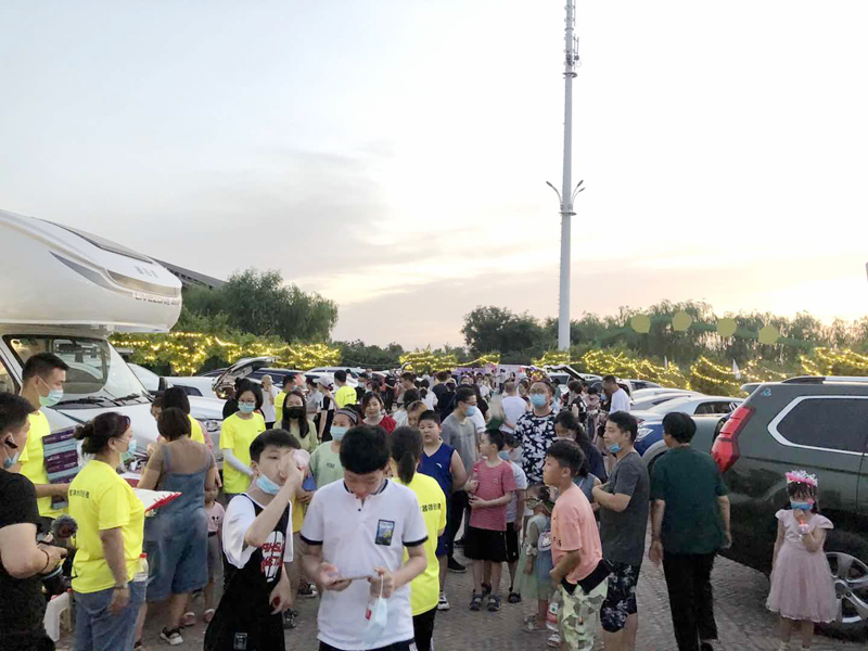 夏令營挑戰地攤經濟，覽眾房車不一樣的活動