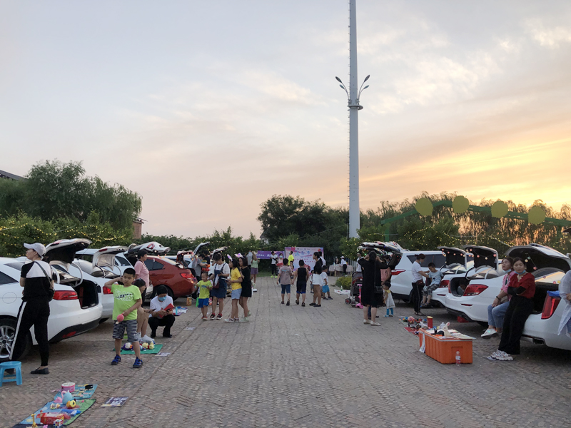 夏令營挑戰地攤經濟，覽眾房車不一樣的活動