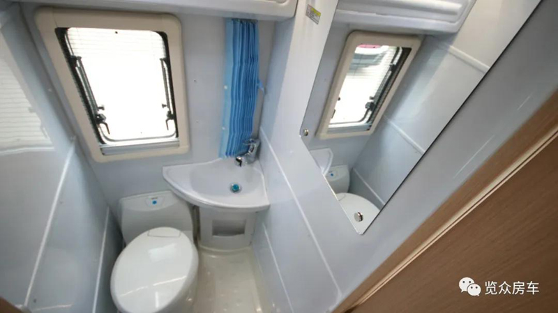 帶老人孩子出行，適合選這款房車