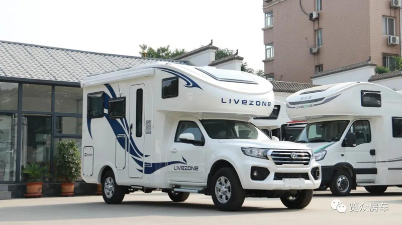 兩張雙人床，使用還方便的房車