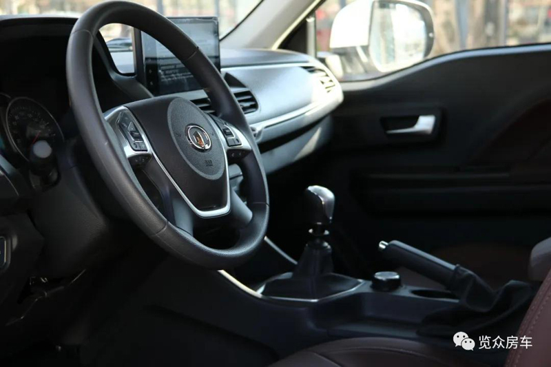 兩張雙人床，使用還方便的房車