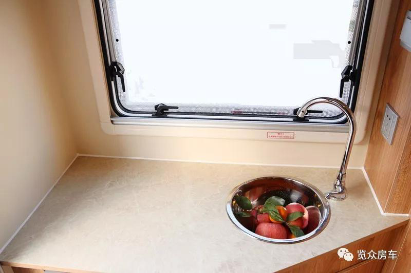 房車還就要選汽油、四驅、兩米大床 房車還就要選汽油、四驅、兩米大床