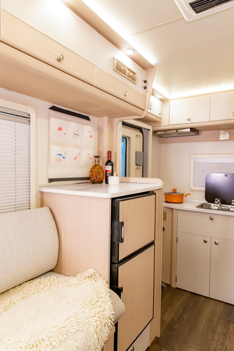 四驅(qū)房車還有兩張超大雙人床 四驅(qū)房車還有兩張超大雙人床