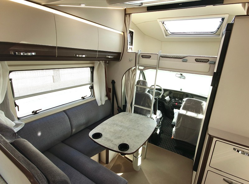 自由炮領銜,引爆成都房車展 自由炮領銜,引爆成都房車展