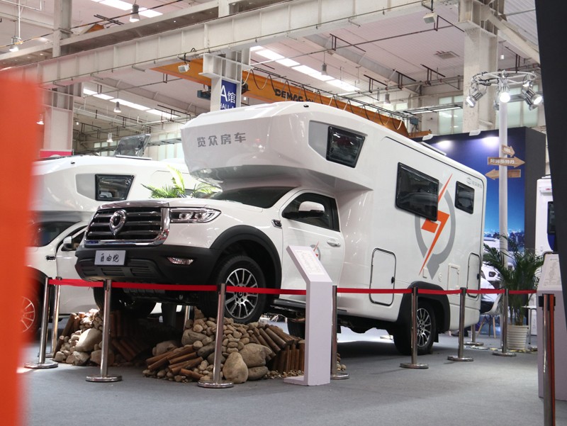 年度新車、自動檔、四驅，能選的房車