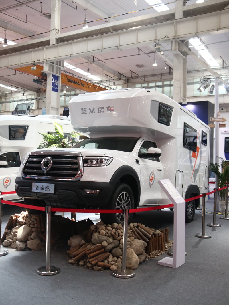 年度新車、自動檔、四驅，能選的房車