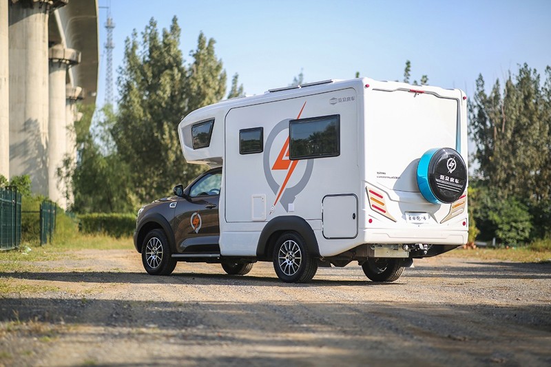 邀您看一場盛大的房車趴，雙炮現身