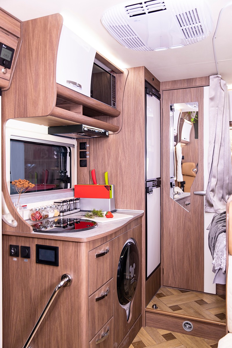 很多人喜歡睡這款房車,確實(shí)舒服 很多人喜歡睡這款房車,確實(shí)舒服