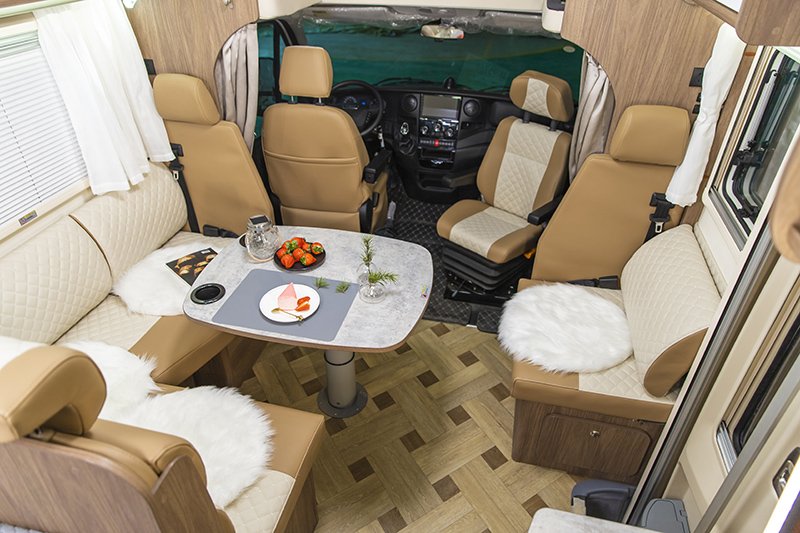 很多人喜歡睡這款房車,確實(shí)舒服 很多人喜歡睡這款房車,確實(shí)舒服