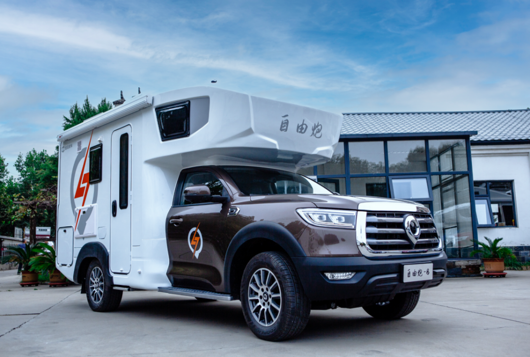 為自由著色！紅、白、藍(lán)、棕，你選哪一種？