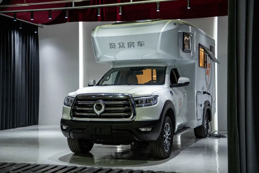 為什么覽眾房車要采用玻璃鋼“三明治”車身結構？