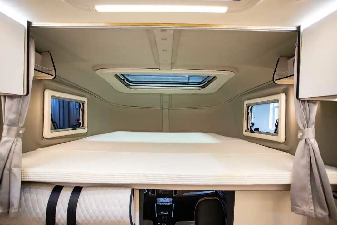 為什么覽眾房車要采用玻璃鋼“三明治”車身結構？