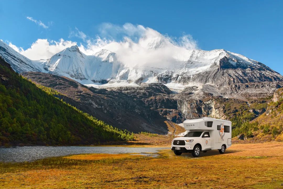 為什么覽眾房車要采用玻璃鋼“三明治”車身結構？
