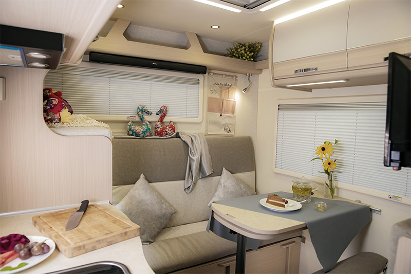 柴油四驅房車，這款還有超大床